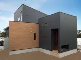 日式空間設計觀察 位於福岡県朝倉市的注文住宅 這個以木造方式建造的二階專用住宅 以三個量體組成 內部刻意用架高段差