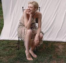 DRAGON: Feet  Elizabeth Debicki