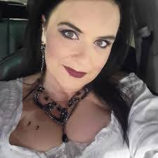 Lea Ayers's Instagram, Twitter & Facebook