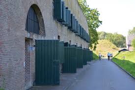 Op 26 september 1995 werd de stelling van amsterdam samen met de nieuwe hollandse waterlinie bij unesco aangemeld voor plaatsing op de werelderfgoedlijst waar zij in in haar geheel op werd geplaatst in 1996. De Utrechtse Fietsvierdaagse Route Langs De Nieuwe Hollandse Waterlinie