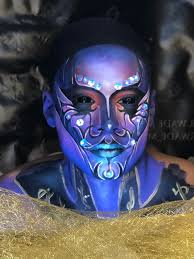 Omar Wade, maquillador profesional en Lanzarote: "Cuando tenía un problema,  llegaba a casa, cogía unos pinceles y me maquillaba"