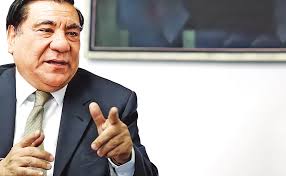 EN LOS ESCÁNDALOS ESTÁN LAS VEDETTES, FUTBOLISTAS Y FISCALES”