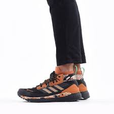 Tetapi tahukah anda bahawa kasut ini agak popular dikalangan petunjuk arah atau guide dan pengangkat barang atau potter. Terrex Free Hiker Gtx Hiking Shoes Fv6791