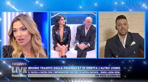 Dopo un periodo buio di qualche anno. Live Non E La D Urso Paolo Brosio E Maria Laura De Vitis Si Confrontano Con L Imprenditore Paparazzato Con Lei E Soleil Sorge La Smentisce Ho Ricevuto Degli Audio Che Isa