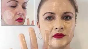 Original 'Hovis boy' finally conquers THAT cobbled hill 44 years