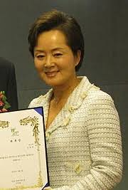 A sound engineer falls in love with a radio show host after they work together on a project capturing natural sounds. Kim Young Ae Wikipedia
