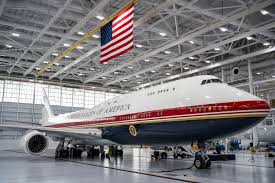 Trump usa antigo Força Aérea Um para deixar Turquia e envia nova aeronave, presente do Catar, para bases dos EUA na Europa