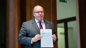 Peter altmaier's industrial strategy is a wrong turn for germany · the right response to the rise of china is not to try to create 'national champions'. Peter Altmaier Wirtschaftsminister Auf Dem Holzweg Cicero Online