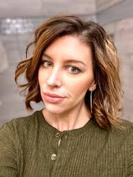 Who is this confident girl with new hair?