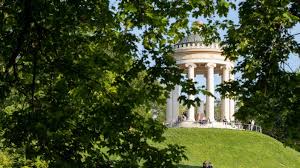 ➤ entdecken sie die schwabinger wahrheit & buchen sie zum besten preis! Englischer Garten In Munchen Krawalle Am Monopteros Munchen Sz De