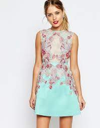 In pizzo, in tulle o in chiffon, con gonna a ruota anni '50 o stile impero, a tubino o asimmetrici, ecco gli abiti da cerimonia corti 2020 più eleganti! 1001 Idee Per Abiti Da Cerimonia Corti Semplici Ed Eleganti