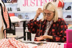Feb 10, 2017 · it's been over a month since project runway season 15 ended and boston local erin robertson, 29, won the competition. How Project Runway All Stars Became An Ad For Nothing The New York Times