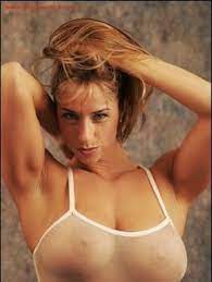 Discover Karyn Bayres' Seductive Selfies and Intimate Moments