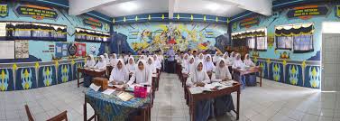 Kalau memakai hiasan jendela kelas bertema bintang bagaimana? 93 Gambar Dinding Belakang Kelas Gambar Pixabay
