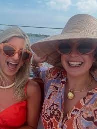 She's a boat girl now ⛵️ thanks to @tylerboeclothing and  @newportclassiccruises for a fabulous afternoon at sea #preppyauntie  #preppystyle