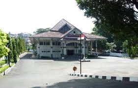 Museum ronggowarsito merupakan museum yang menjadi kebangaan masyarakat di jawa obyek wisata semarang ini sangat cocok untuk dikunjungi karena didalam museum tersebut para museum ronggowarsito dibuka untuk umum dalam setiap harinya mulai pukul 08.00 wib hingga. Daftar Gedung Resepsi Di Semarang Sanggar Rias Pengantin Dian Pravita Semarang