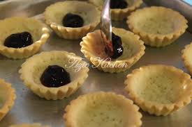 2 cawan gula, 2 cawan air panas, 5 sudu makan marjerin/butter, 6 biji telur saiz b, 1 sudu teh esen vanila, 1/2 tin susu pekat, 2 cawan tepung gandum, 1 sudu makan baking soda. Blueberries Cheese Tart Nana Azie Kitchen
