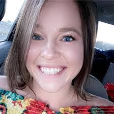 Joanna Uhl's Instagram, Twitter & Facebook