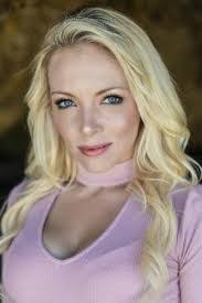 Leah Avery's Instagram, Twitter & Facebook