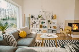 Ruang keluarga atau biasa disebut sebagai living room atau ruang tamu (meskipun sebagian orang menganggap keduanya adalah ruangan yang berbeda) mendesain ruang keluarga yang nyaman adalah hal penting untuk membuat anda semakin betah di rumah. 7 Contoh Dekorasi Ruang Tamu Yang Menarik Untuk Ditiru
