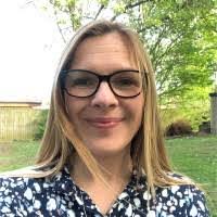 Keeley Hill's Instagram, Twitter & Facebook