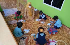 Sebab anak anak di usia tk sampai sd mereka masih senang berimajinasi dengan pikirannya. Masa Pandemi Covid 19 Murid Tk Di Sinjai Belajar Luring Website Pemerintah Kabupaten Sinjai