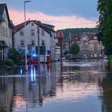 Unwetter setzt straßen und keller unter wasser. Unwetter In Thuringen Heftige Gewitter Und Starkregen Experten Warnen Vor Blitzeinschlagen Thueringen24 De