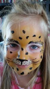 Leopard Face Paint For Kids Start With The White Then Yellow And Finish Off With Black Hair S Halloween Schminken Kinder Kinder Schminken Lowengesicht Malen