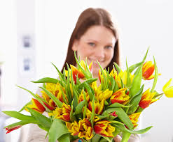 März ist für frauen ein besonderer tag, denn es ist der internationale frauentag, der oft auch weltfrauentag genannt wird. Deutscher Exportschlager Blumen Verschenken Zum Internationalen Frauentag Das Grune Medienhaus