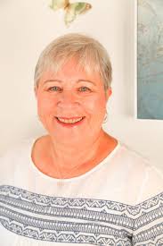 Lorraine Carr's Instagram, Twitter & Facebook