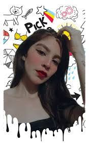 Michelle Archbold's Instagram, Twitter & Facebook