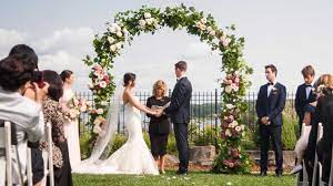 The wedding we see here featured sonia and divyan, a couple married on a long weekend in 2019 at the jw marriott on lake rosseau; Your Dream Wedding On The Shores Of Lake Rosseau