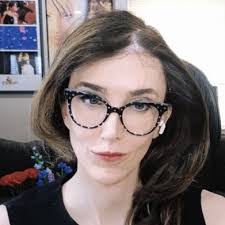 Debra Mckenzie's Instagram, Twitter & Facebook