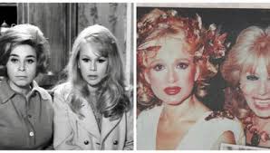 Η αλίκη βουγιουκλάκη και ο δημήτρης παπαμιχαήλ βρίσκονται στο επίκεντρο πολλών συζητήσεων, με αφορμή τη θεατρική μεταφορά της ταινίας χτυποκάρδια στο θρανίο. Alikh Boygioyklakh Star Gr