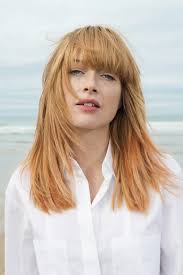Le Long Avec Frange Coupe De Cheveux Coupes Cheveux Mi Longs Raides Cheveux