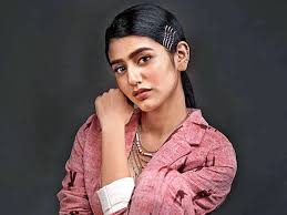 Ihre musik schlägt eine brücke zwischen den kulturen und lässt sie. Priya Ragu Latest News Videos And Photos Of Priya Ragu Times Of India