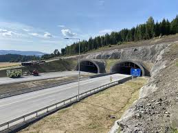 Moelv — original name in latin moelv name in other language moelv, moelven, xuj state code no continent/city europe/oslo longitude 60.93333 latitude 10.7 altitude 180 population 4049 date 2012. Moelv Nyheter E6 Trafikken Legges Om Slutt Pa Omkjoring Om Ringsaker Kirke