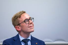Warum tut sich die politik. Bild Zu Bundestagswahl 2021 Amthor Auf Platz Eins Der Cdu Landesliste Gewahlt Bild 1 Von 1 Faz