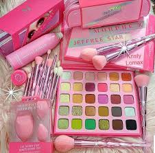 Know makeup artist's bio, wiki, salary, net worth including dating life, partner, engaged, married, family, gender, & age, height, weight, facts. Jeffree Star Cosmetics Is Coming To Ulta Star Makeup Jeffree Star Cosmetics Jeffree Star