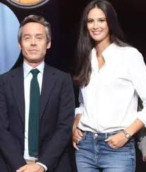 Héra était fascinée par ces petites planètes qui habillaient la robe rousse du paon. Lilia Hassaine Journaliste Ecrivaine