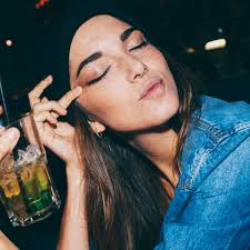 7 Easy Core Exercises You Can Do At The Bar On A Night Out