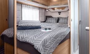 Neben der länge von 190 bis 210 zentimetern gibt es noch die breite von 120 bis 180 zentimetern. Knaus Sky Ti Interieur Innenausstattung Und Design