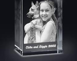 3D crystal with a pet's photo engraved insideの画像
