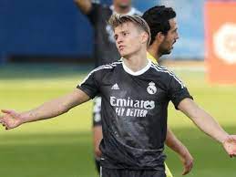 1 day ago · martin odegaard is unlikely to be available for arsenal's premier league clash with chelsea on sunday due to visa issues but aaron ramsdale should be available, according to reports. Martin Odegaard Transfer Arsenal In Talks With Real Madrid Over Norwegian S Return The Independent