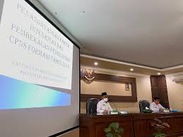 Auditor, dalam memberikan pendapat mengenai apakah laporan keuangan disusun sesuai dengan prinsip akuntansi yang berlaku umum; Pembekalan Penguji Skb Cpns Ka Kanwil Penguji Harus Orang Yang Profesional