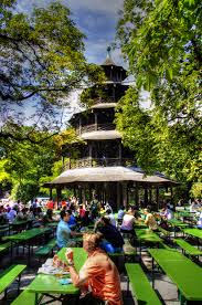 Und gehört nicht nur im sommer zu den beliebtesten ausflugszielen der der englische garten gehört zu den größten stadtparks der welt, mit seinen insgesamt 375 hektar übertrumpft er flächenmäßig sogar um ganze 3. File Munchen Englischer Garten Biergarten Am Chinesischem Turm 8287450580 Jpg Travel Guide At Wikivoyage