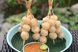 Buku jajanan kaki lima khas bandung karya linda carolina brotodjojo yang diterbitkan oleh gramedia. Resep Cilok Saus Kacang Bikinan Rumah Mudah Dan Enak Lho