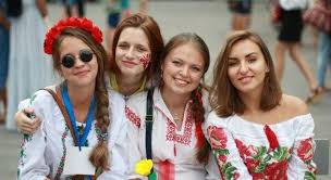 Всесвітній день вишиванки відзначається щороку в третій нині ж це свято набуло міжнародних масштабів і український традиційний одяг одягають усе. Den Vishivanki 2020 Istoriya Ta Tradiciyi Svyata Video Unian