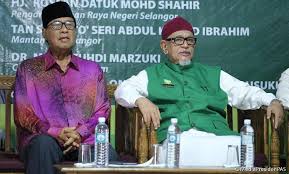 Saya, abdul khalid bin ibrahim, hari ini dengan rasminnya menawarkan diri untuk bertanding jawatan timbalan presiden pada pemilihan parti keadilan rakyat yang akan berlangsung pada november ini. Tan Sri Khalid Tokoh Ekonomi Malaysia