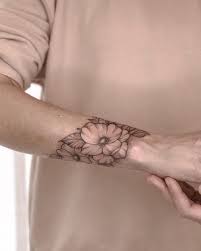 20 Minimalist Flower Tattoo Ideas Men Flower Tattoo Flower Tattoo Flower Tattoos